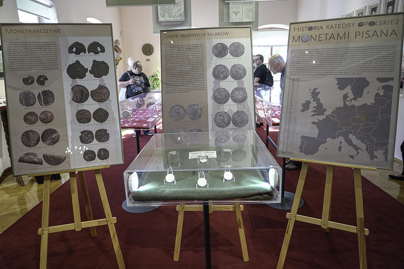 Zabytkowe monety z Katedry Opolskiej Muzeum UO (1)